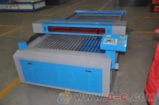 激光切割机 德诚品牌与密度板切割应用详解